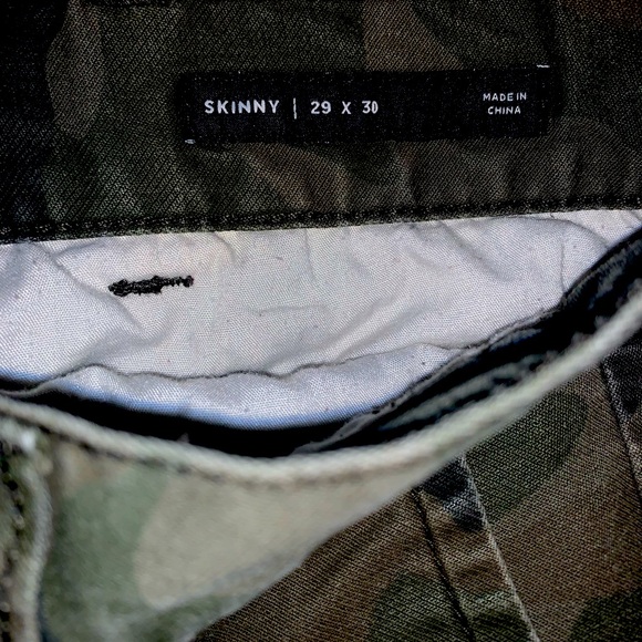 PACSUN | Green Camouflage | Cargo Pants | Skinny | With zippers - Picture 2 of 6